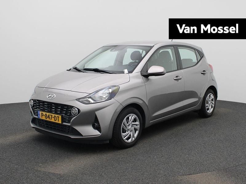 Grijs Gebruikt 2022 Hyundai i10 Comfort Hatchback | € 11.445 (Goede deal) - Afbeelding 1/3