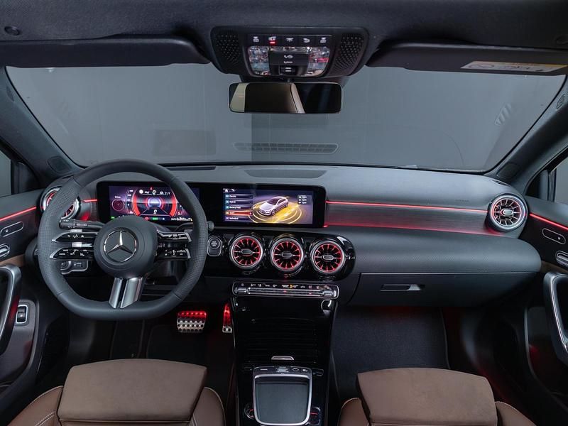 Occasion Mercedes A250 Business 163 PK (119 kW) 2025 Zwart Hatchback