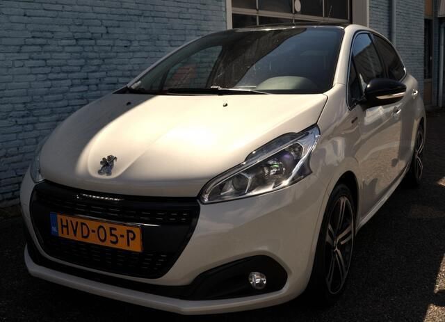 Wit, metallic lak Gebruikt 2019 Peugeot 208 GT Hatchback | € 12.950 (Eerlijke prijs) - Afbeelding 1/4