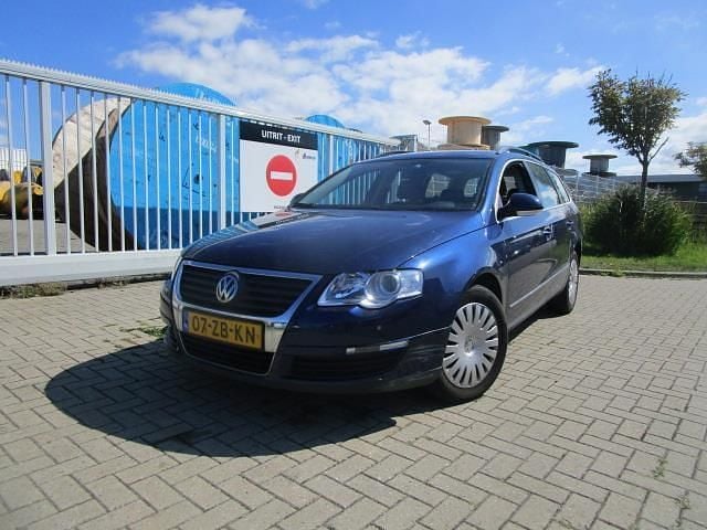 Blauw Gebruikt 2008 VW Passat Comfortline Stationwagen | € 1.900 (Eerlijke prijs) - Afbeelding 1/4