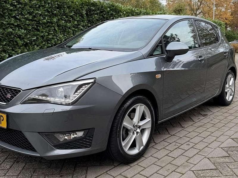 Grijs Gebruikt 2015 Seat Ibiza CONNECT MPV | € 8.850 (Eerlijke prijs) - Afbeelding 1/4