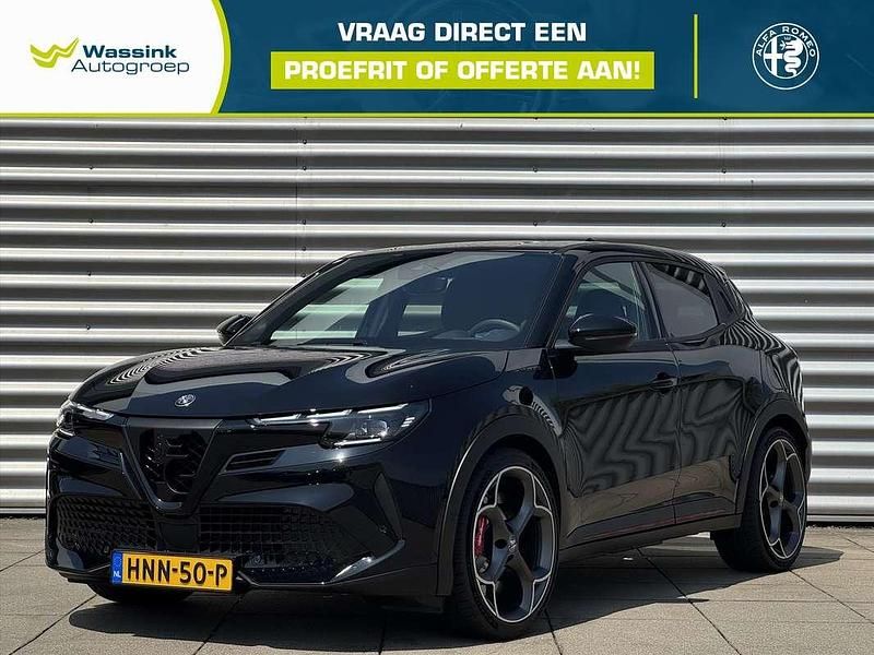 Zwart Gebruikt 2025 Alfa Romeo Junior Veloce Hatchback | € 38.900 (Eerlijke prijs) - Afbeelding 1/4