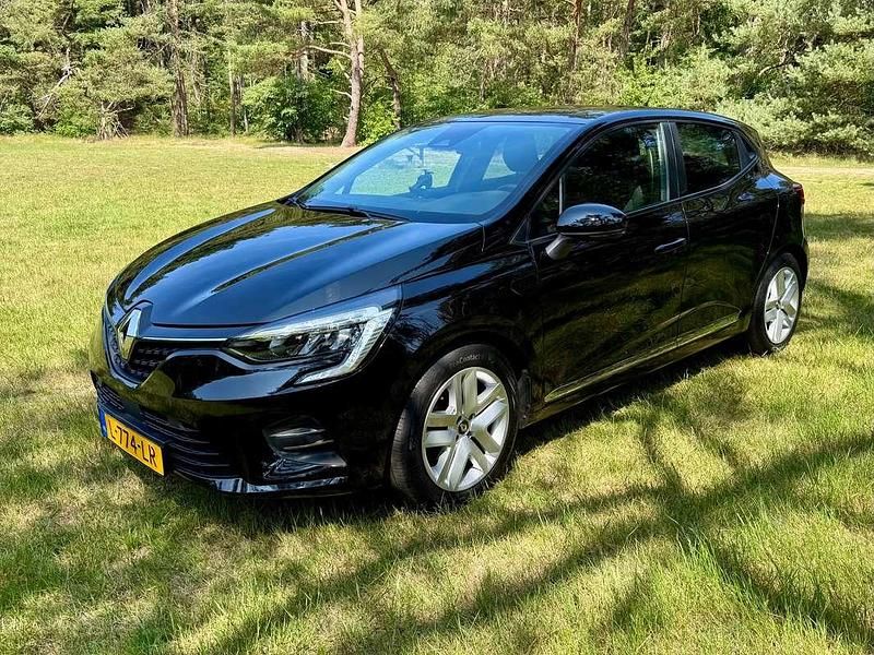 Zwart Gebruikt 2021 Renault Clio V Zen Hatchback | € 14.495 (Eerlijke prijs) - Afbeelding 1/4