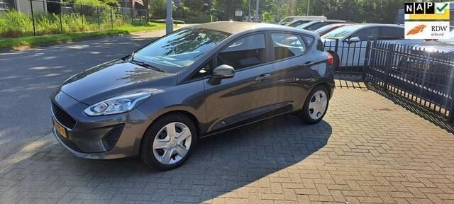 Grijs Gebruikt 2018 Ford Fiesta Trend Hatchback | € 9.999 (Eerlijke prijs) - Afbeelding 1/4