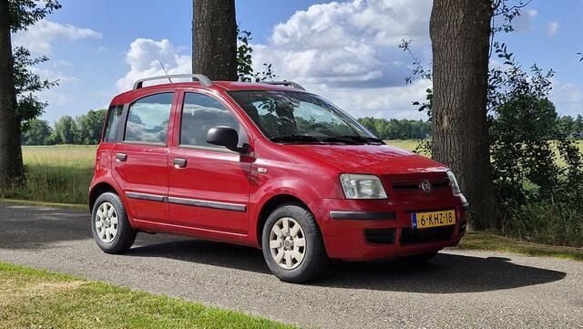 Rood Gebruikt 2010 Fiat Panda Hatchback | € 1.450 (Super prijs) - Afbeelding 1/4