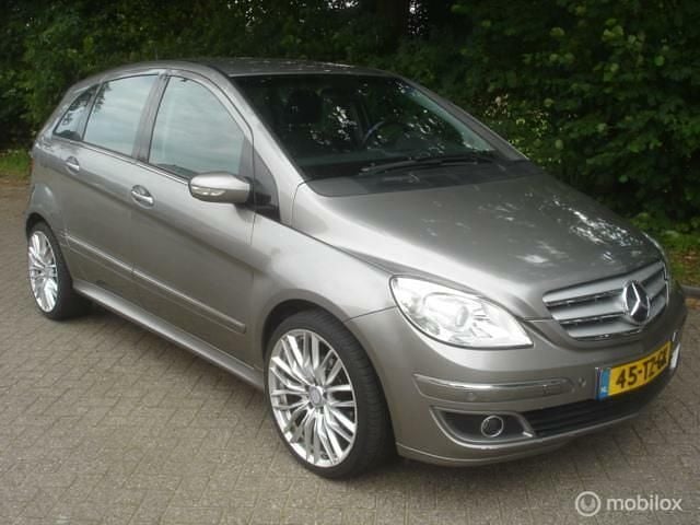 Grijs Gebruikt 2007 Mercedes B200 MPV | € 1.375 - Afbeelding 1/4