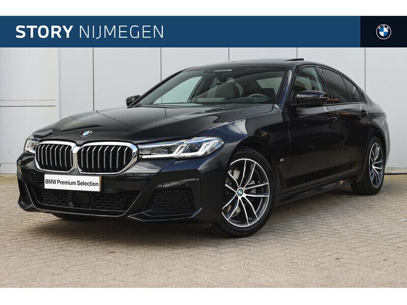 Zwart Gebruikt 2023 BMW 520 Comfort Edition Sedan | € 52.450 (Duur) - Afbeelding 1/4