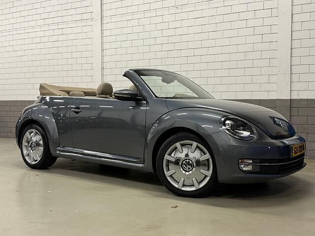 Grijs Occasion 2015 VW Beetle Design Cabriolet | € 17.950 (Iets duurder) - Afbeelding 1/4
