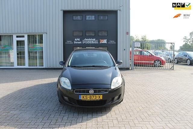 Zwart Gebruikt 2008 Fiat Bravo Dynamic Hatchback | € 1.999 (Eerlijke prijs) - Afbeelding 1/4