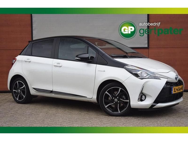 Wit Occasion 2019 Toyota Yaris Plus Hatchback | € 14.900 (Eerlijke prijs) - Afbeelding 1/4