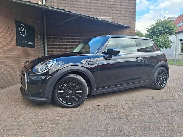Zwart Gebruikt 2021 Mini Cooper Classic Hatchback | € 19.990 (Iets duurder) - Afbeelding 1/4
