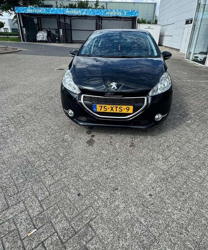 Zwart Gebruikt 2012 Peugeot 208 Hatchback | € 2.850 (Goede deal) - Afbeelding 1/4