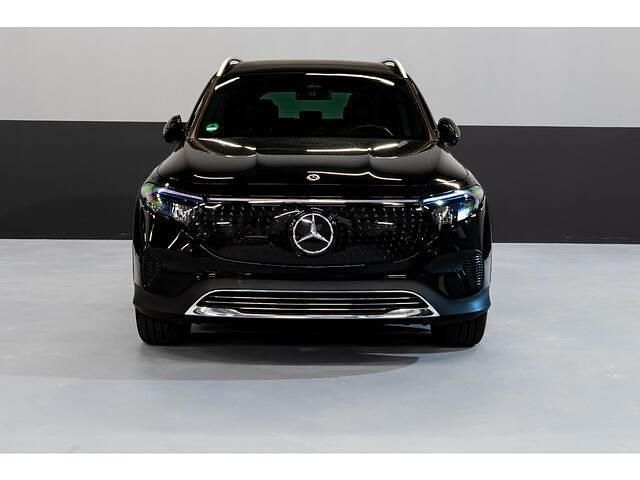 Zwart (metallic) Gebruikt 2024 Mercedes EQB350 AMG line SUV | € 40.950 - Afbeelding 1/4