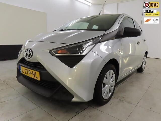 Grijs Gebruikt 2021 Toyota Aygo Hatchback | € 8.999 (Goede deal) - Afbeelding 1/4