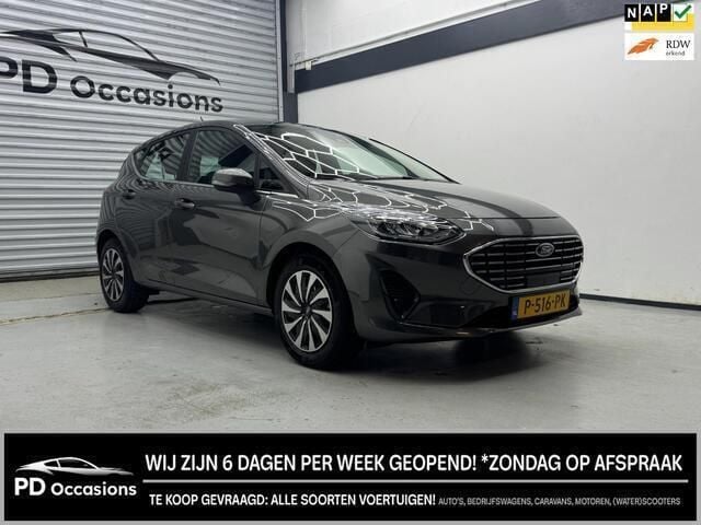 Grijs, metallic lak Gebruikt 2022 Ford Fiesta Titanium Hatchback | € 14.950 (Super prijs) - Afbeelding 1/4
