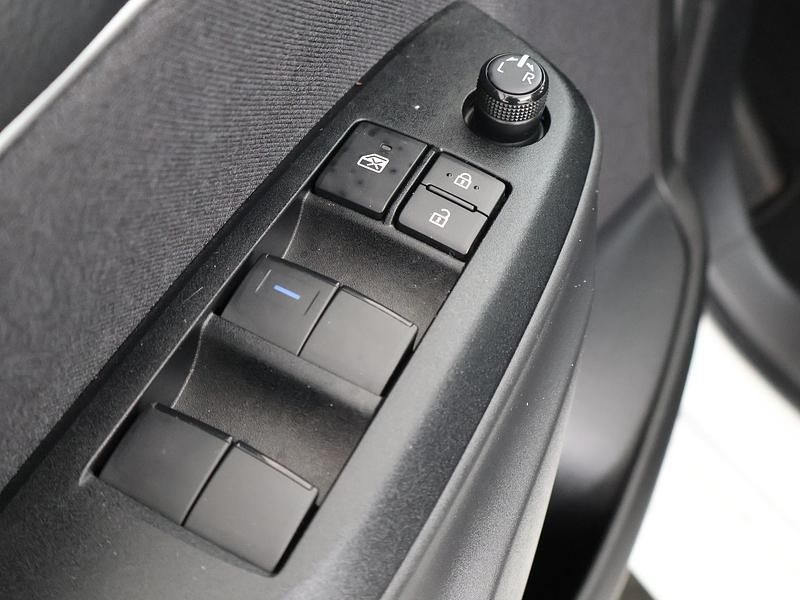 Occasion Toyota Yaris Hybrid 116 PK (85 kW) 2023 Wit Hatchback