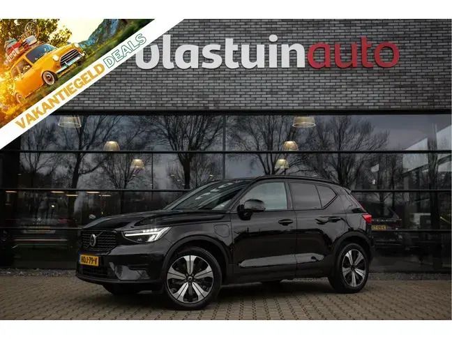 Zwart Gebruikt 2022 Volvo XC40 Inscription SUV | € 36.950 (Goede deal) - Afbeelding 1/4