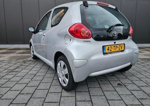Occasion Toyota Aygo 68 PK (50 kW) 2007 Grijs Hatchback
