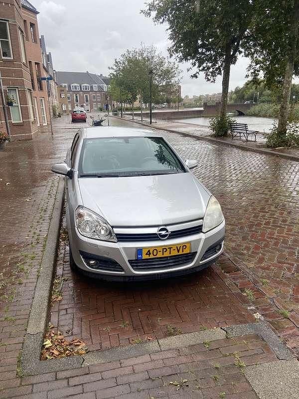 Occasion Opel Astra Sport 105 PK (77 kW) 2004 Grijs Hatchback