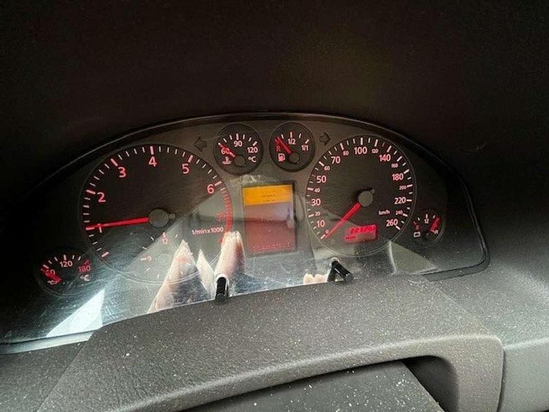 Rood Gebruikt 1999 Audi A6 Sedan | € 1.950 (Goede deal) - Afbeelding 1/4