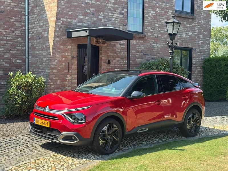 Rood Occasion 2021 Citroën C4 Shine SUV | € 16.900 (Eerlijke prijs) - Afbeelding 1/4