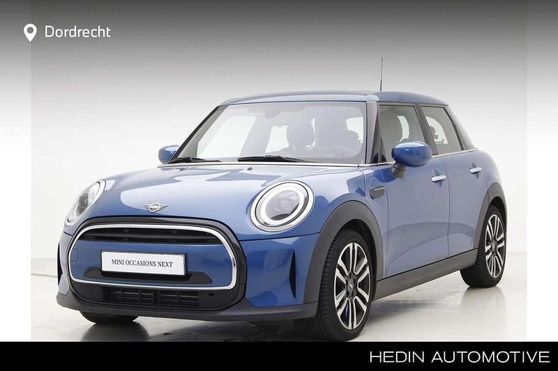 Island blue (blauw metallic) Gebruikt 2021 Mini Cooper Classic Hatchback | € 25.495 (Goede deal) - Afbeelding 1/3