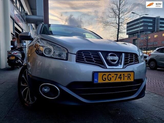 Grijs (metallic) Gebruikt 2013 Nissan Qashqai 360º SUV | € 6.995 (Super prijs) - Afbeelding 1/4