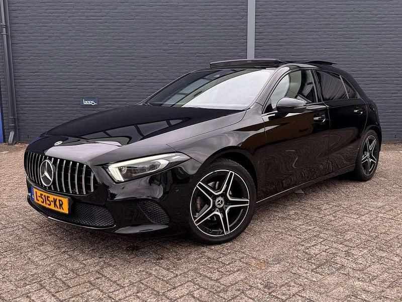 Zwart Gebruikt 2019 Mercedes A180 Premium Stationwagen | € 14.995 (Duur) - Afbeelding 1/4