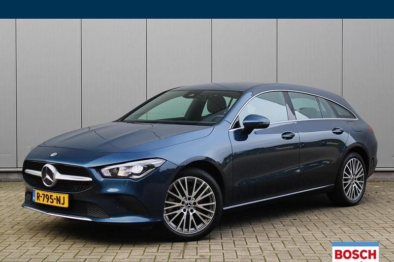 Blauw (metallic) Occasion 2022 Mercedes CLA250e Shooting Brake Luxury Stationwagen | € 30.950 (Eerlijke prijs) - Afbeelding 1/4
