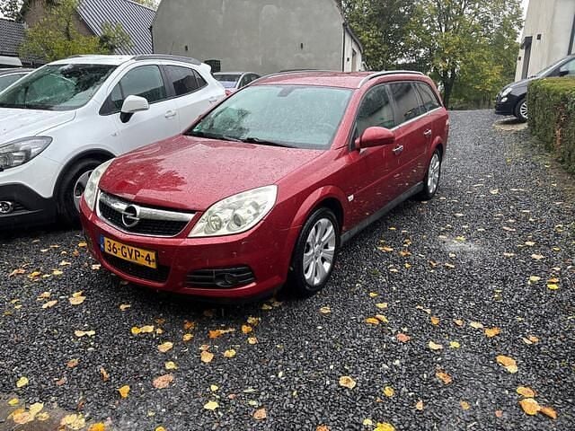 Rood Gebruikt 2008 Opel Vectra Executive Stationwagen | € 2.999 (Iets duurder) - Afbeelding 1/4