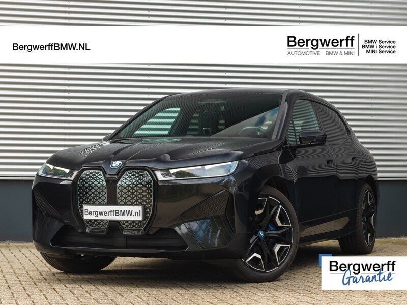 Zwart, metallic lak Gebruikt 2022 BMW iX Comfort Edition SUV | € 56.875 (Eerlijke prijs) - Afbeelding 1/4