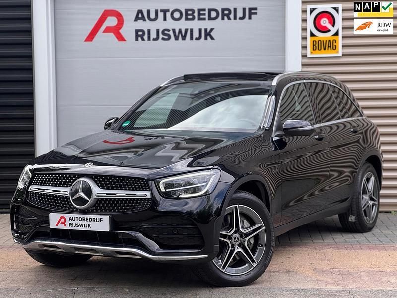 Zwart Gebruikt 2021 Mercedes GLC300e AMG SUV | € 45.950 (Goede deal) - Afbeelding 1/4