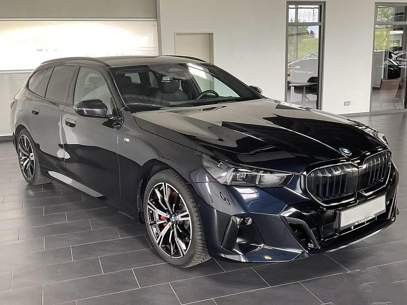 Zwart Gebruikt 2024 BMW 540 M Sport Stationwagen | € 90.800 - Afbeelding 1/4