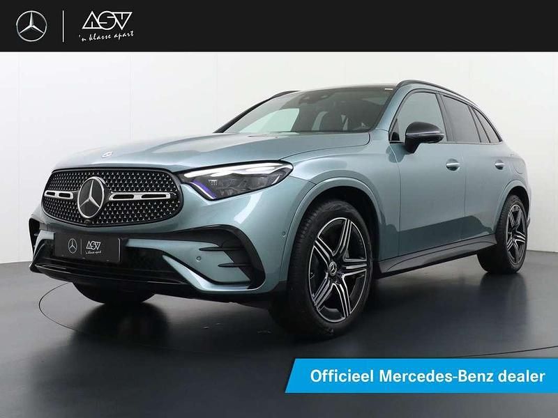 Grijs Nieuw 2025 Mercedes GLC400d Sport Edition SUV | € 93.333 - Afbeelding 1/4