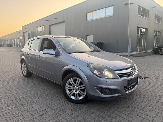 Overige Gebruikt 2009 Opel Astra Sedan | € 500 (Super prijs) - Afbeelding 1/4