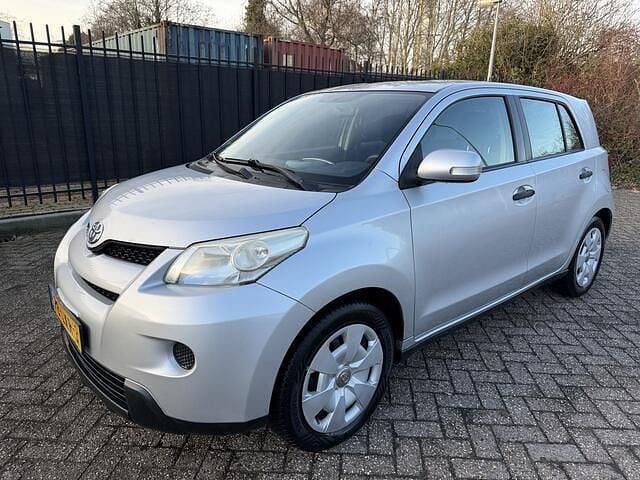 Grijs Occasion 2010 Toyota Urban Cruiser Comfort Hatchback | € 3.950 (Eerlijke prijs) - Afbeelding 1/4