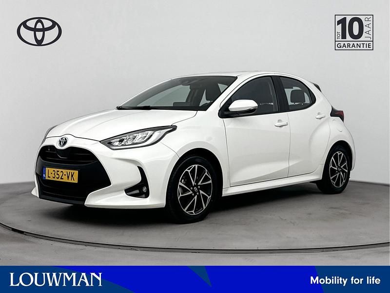 Wit Gebruikt 2021 Toyota Yaris Hybrid Hatchback | € 20.395 (Eerlijke prijs) - Afbeelding 1/4