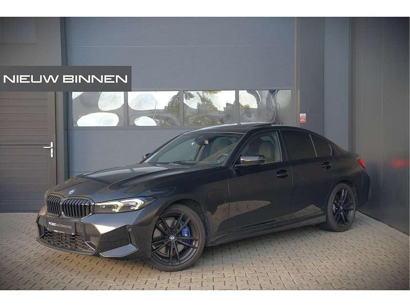 Zwart Gebruikt 2022 BMW 320e Executive Sedan | € 39.740 (Duur) - Afbeelding 1/4