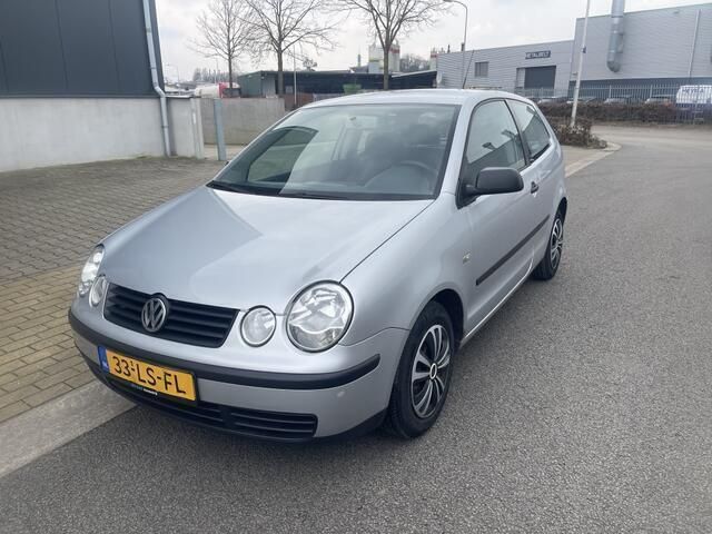 Grijs Gebruikt 2003 VW Polo Hatchback | € 1.198 (Eerlijke prijs) - Afbeelding 1/4