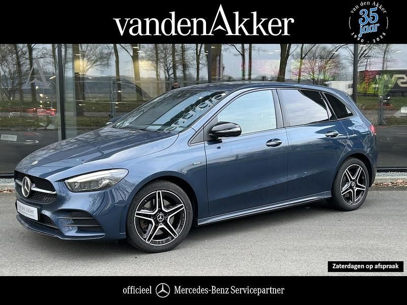 Blauw (metallic) Occasion 2021 Mercedes B250e AMG MPV | € 27.850 (Iets duurder) - Afbeelding 1/4