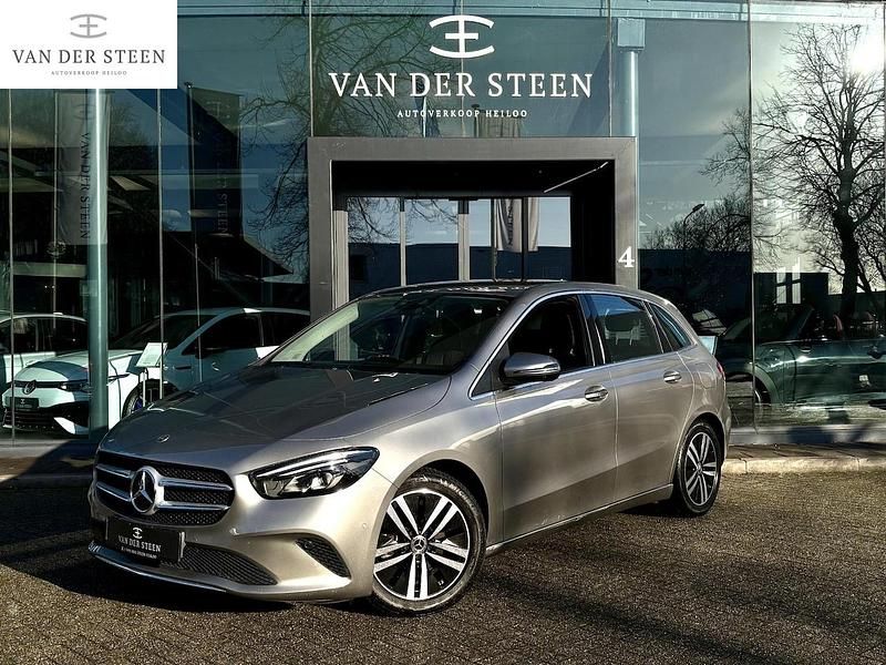 Grijs Occasion 2020 Mercedes B180 Business MPV | € 24.950 (Goede deal) - Afbeelding 1/4