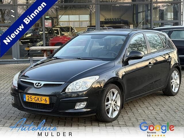 Zwart Occasion 2008 Hyundai i30 Hatchback | € 1.799 (Goede deal) - Afbeelding 1/4