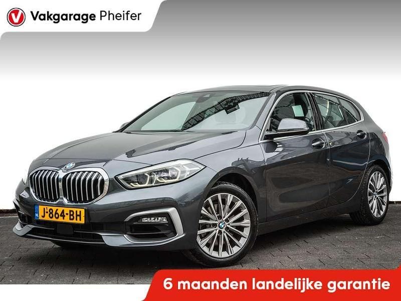 Grijs Gebruikt 2020 BMW 118 Executive Hatchback | € 18.940 (Eerlijke prijs) - Afbeelding 1/2