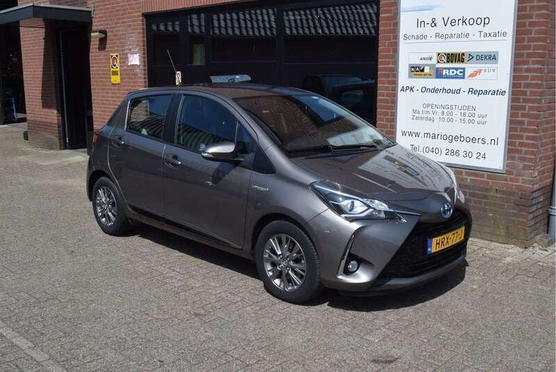 Beige, metallic lak Gebruikt 2017 Toyota Yaris Executive Hatchback | € 14.950 (Goede deal) - Afbeelding 1/4
