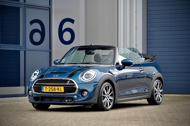 Groen (metallic) Occasion 2020 Mini Cooper S Cabriolet Cabriolet | € 27.880 (Eerlijke prijs) - Afbeelding 1/4