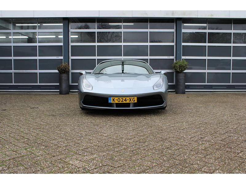 Occasion Ferrari 488 673 PK (494 kW) 2018 Grijs Coupé