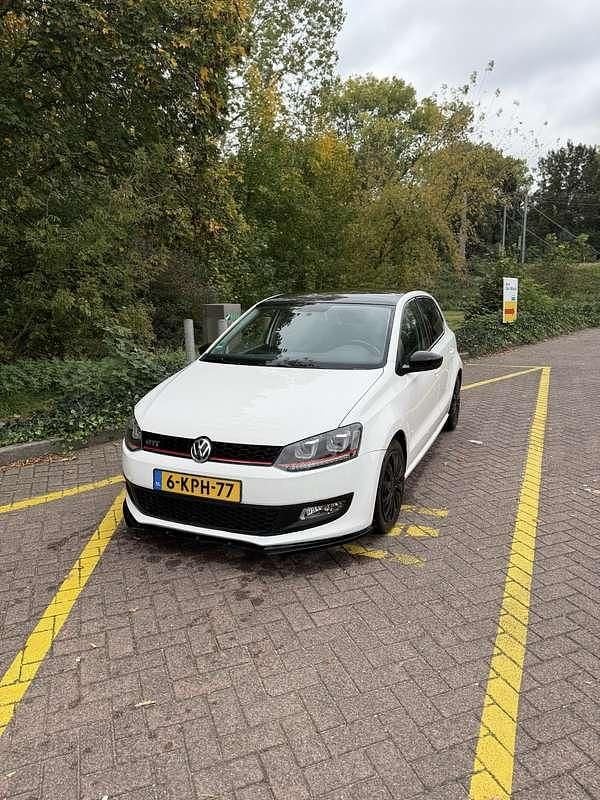 Wit Occasion 2010 VW Polo Highline Hatchback | € 3.700 (Goede deal) - Afbeelding 1/4