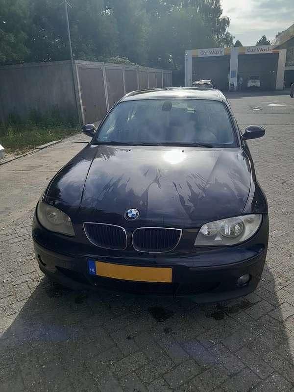 Zwart Gebruikt 2006 BMW 116 Hatchback | € 3.100 (Eerlijke prijs) - Afbeelding 1/4