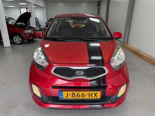 Rood Occasion 2011 Kia Picanto Hatchback | € 2.499 (Goede deal) - Afbeelding 1/4