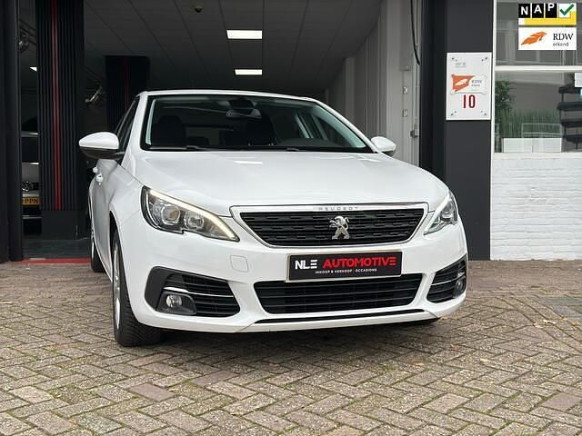 Wit Gebruikt 2020 Peugeot 308 Active Hatchback | € 10.995 (Eerlijke prijs) - Afbeelding 1/4